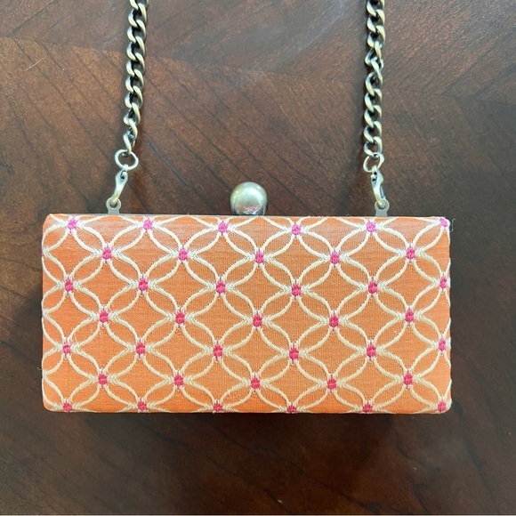 Kiss Lock Clutch Embroidered Case - Picture 1 of 6